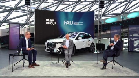 Zum Artikel "„FAU-BMW Joint Sustainability Dialogue“ between Prof. Dr. Thomas M. Fischer, Oliver Zipse (Chairman of the Board of Management, BMW AG), and Jon Townend (Head of Group Accounting & Reporting & Taxes, BMW Group)"
