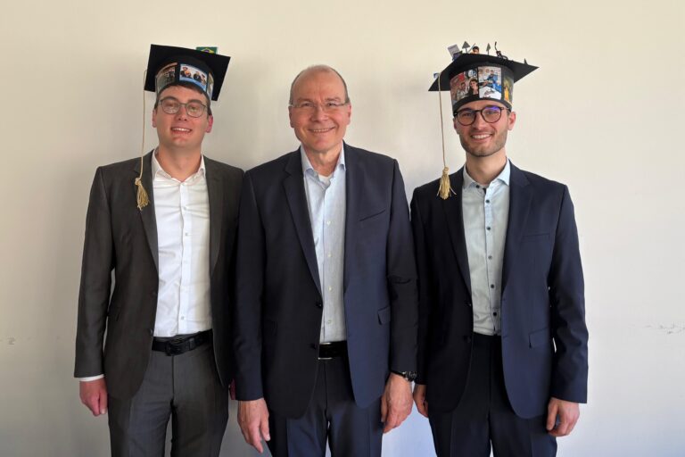 Erfolgreiche Disputation von Jonas Albers und Nils Kneußel an der FAU WiSo